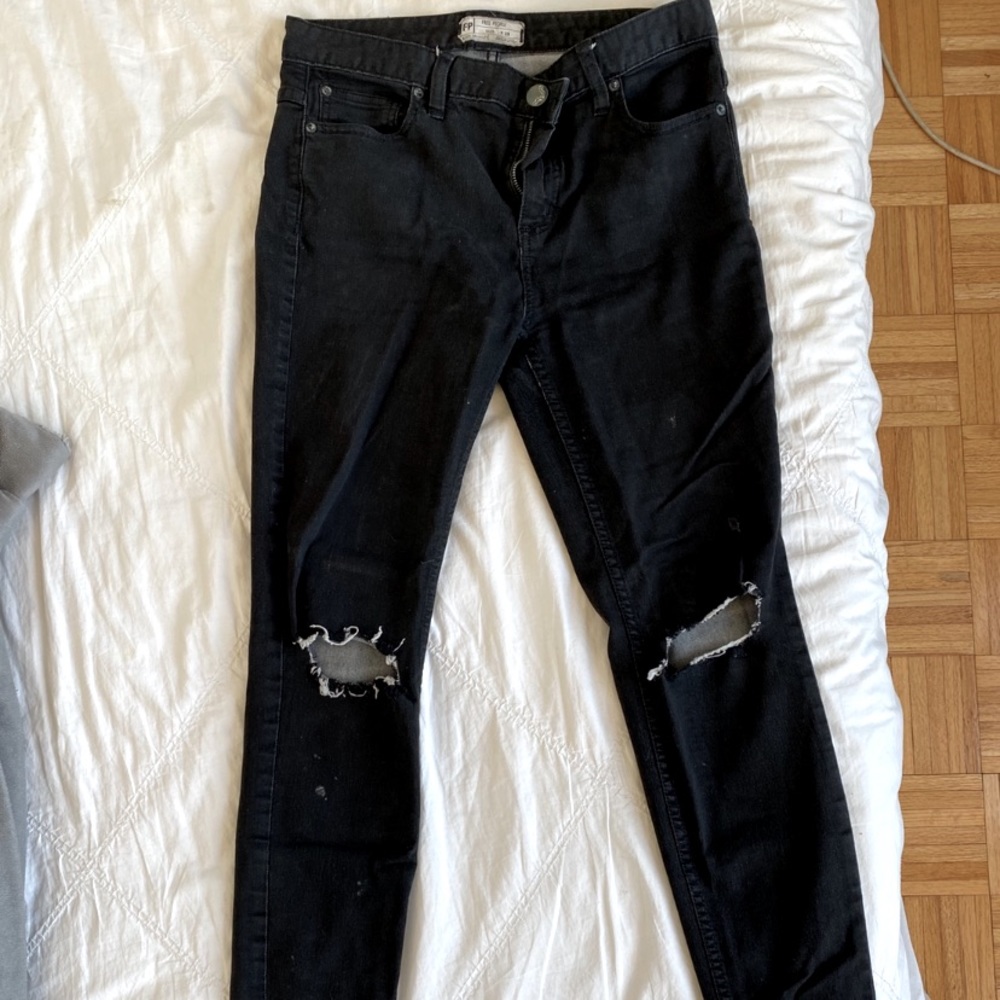 Free People women’s black ripped jeans